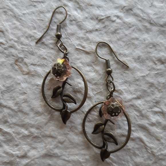 A "lot" of 3 pairs of pierced earrings. - Picture 3 of 4